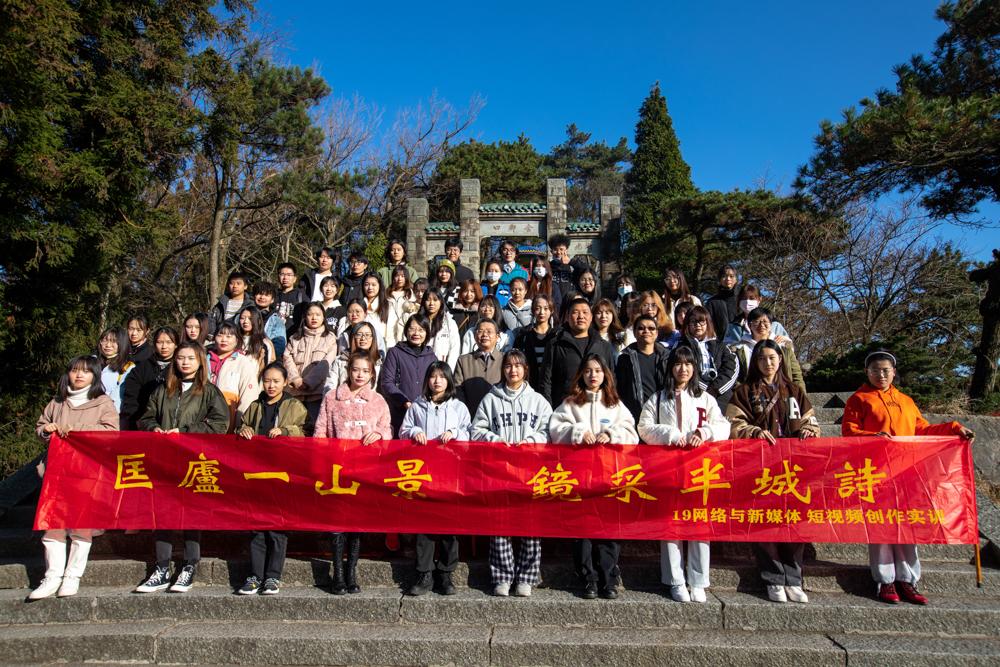 殷安全到所联系学院考察19网络与新媒体专业实训